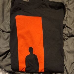 Gildan Black and Red Monkey Man Short Sleeve Tees L